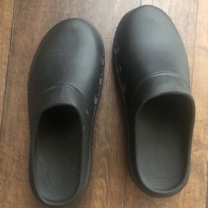 Oofos clogs